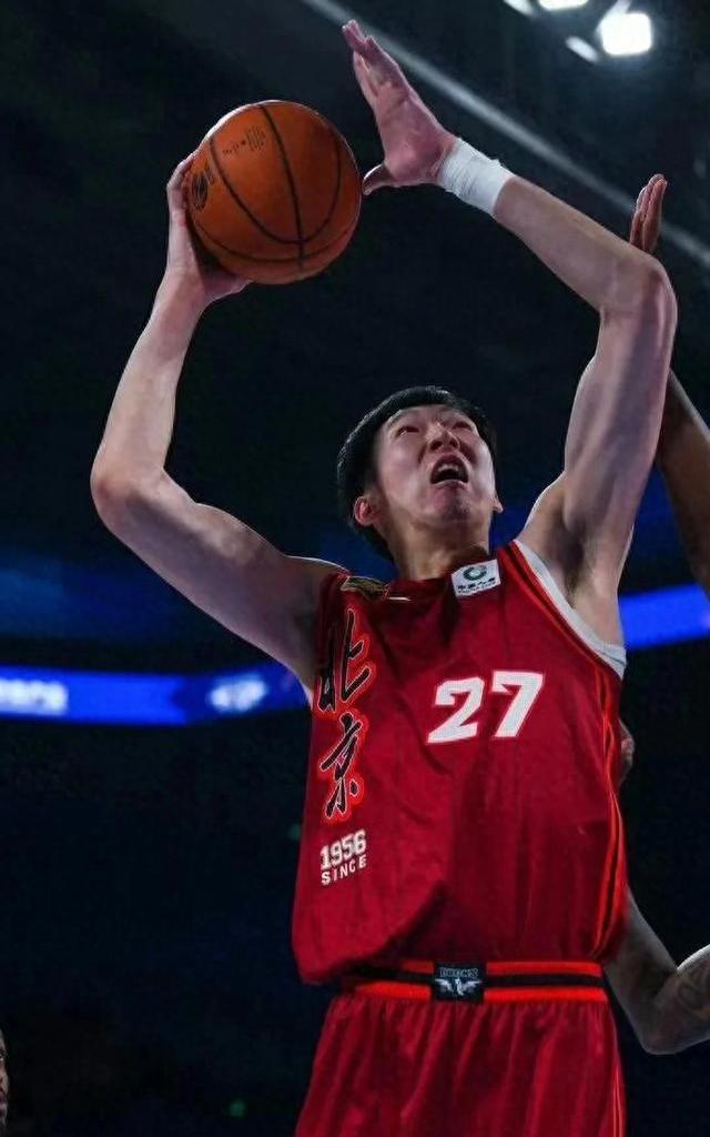包含北京首钢队男篮热火朝天备战下一仗的词条