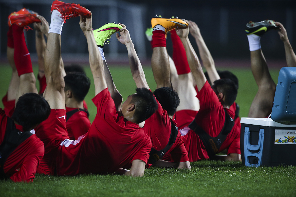 包含激情碰撞:足球比赛中的荣誉争夺的词条 包含激情碰撞:足球比赛中的荣誉争夺的词条