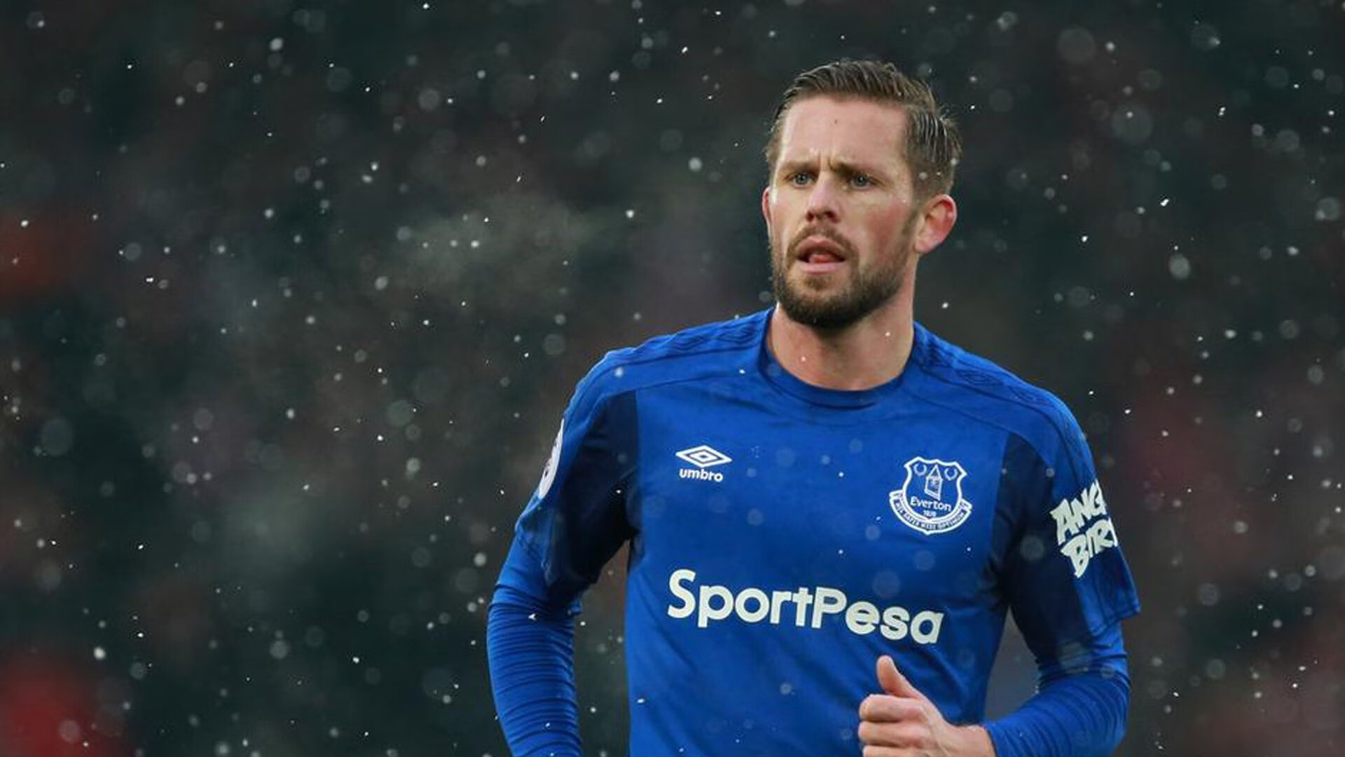 天山雪莲绽放夏洛特,利拉德关键节点连续得分,新疆精神闪耀NBA赛场