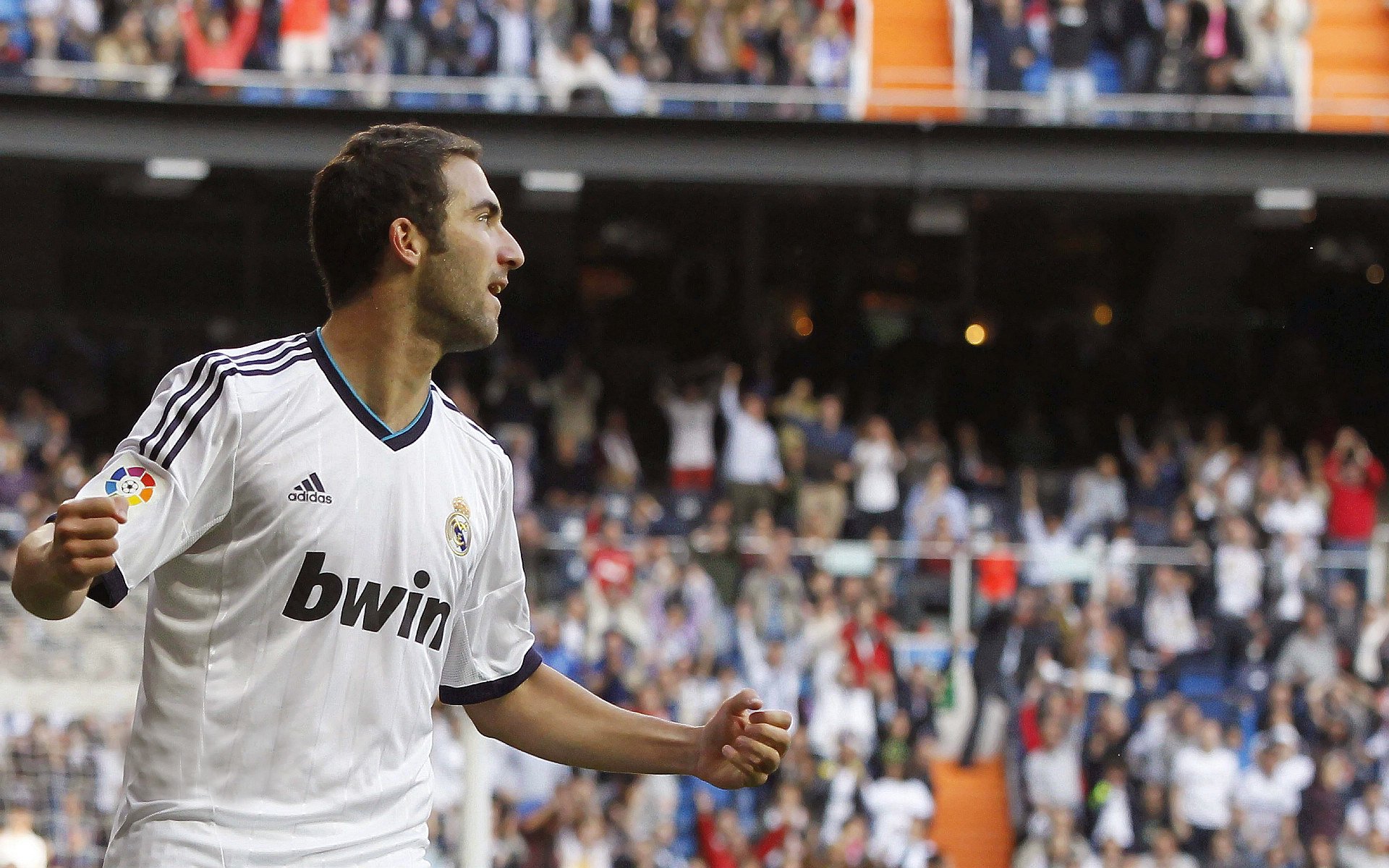 世界杯之夜，利拉德持续制造杀伤，当篮球巨星闪耀足球舞台