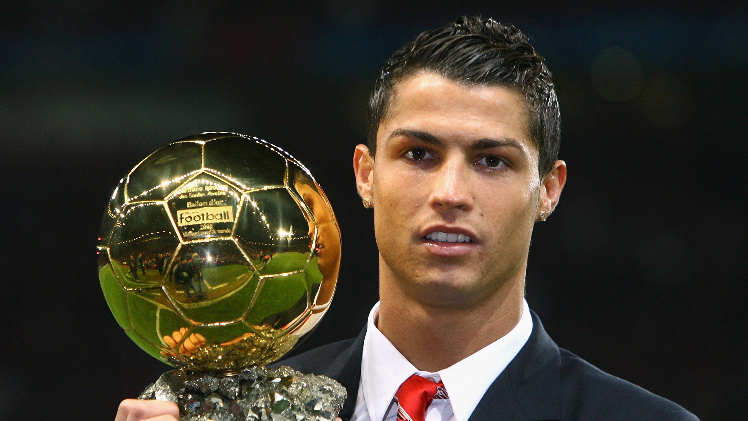 赛道上的双重震撼，法拉利绝杀红牛，拉塞尔刷新纪录